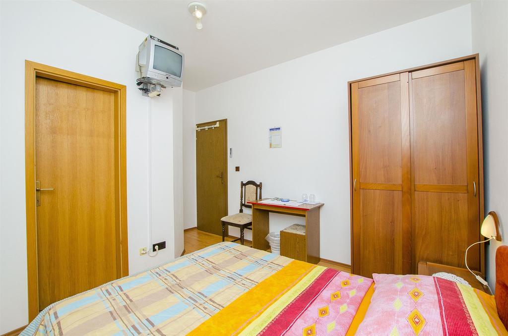 Apartments And Rooms Iva トロギール エクステリア 写真