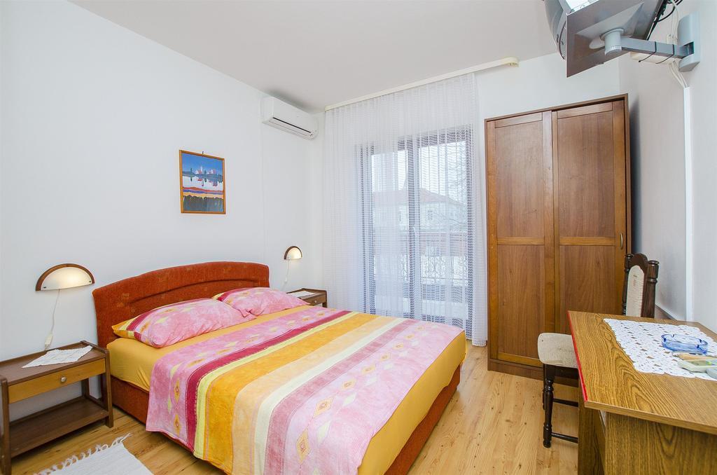 Apartments And Rooms Iva トロギール エクステリア 写真
