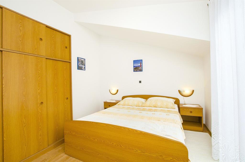 Apartments And Rooms Iva トロギール エクステリア 写真