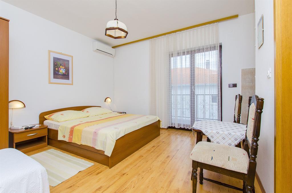 Apartments And Rooms Iva トロギール エクステリア 写真