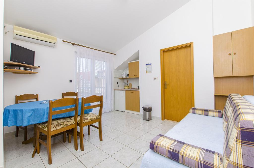Apartments And Rooms Iva トロギール エクステリア 写真