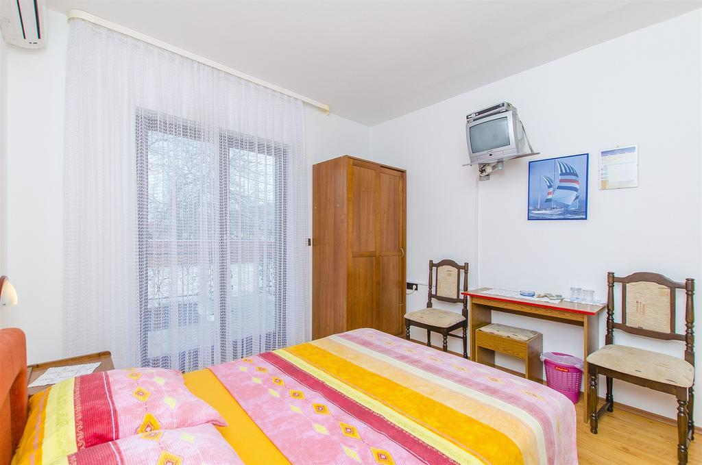 Apartments And Rooms Iva トロギール エクステリア 写真