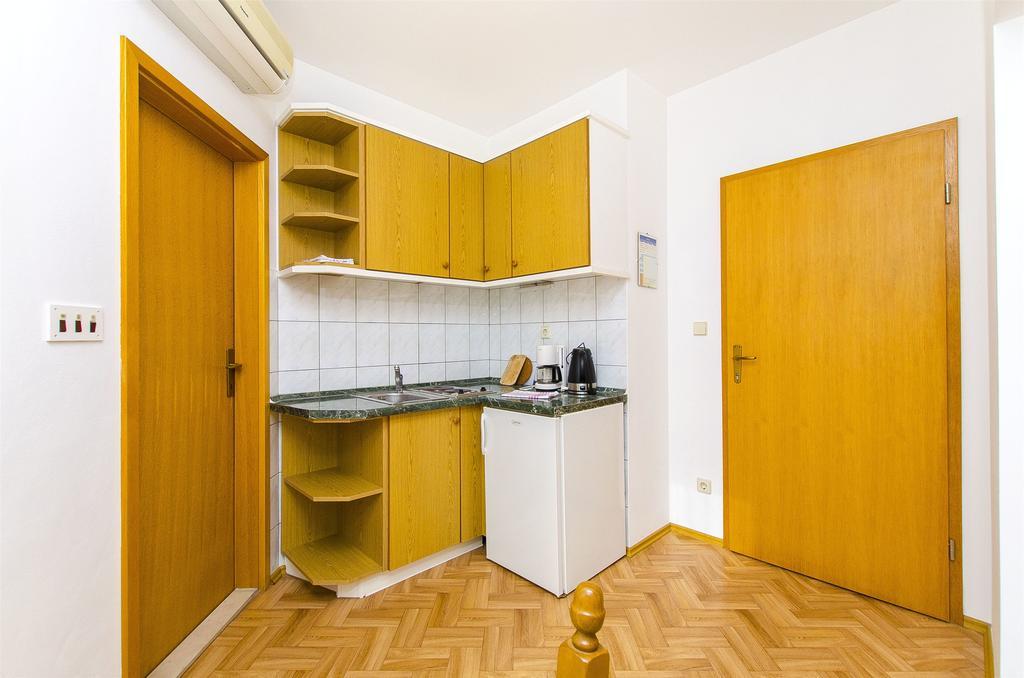 Apartments And Rooms Iva トロギール エクステリア 写真