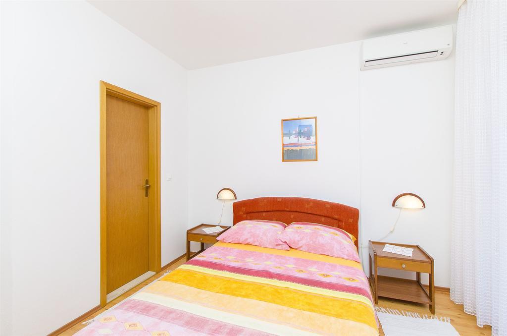 Apartments And Rooms Iva トロギール エクステリア 写真