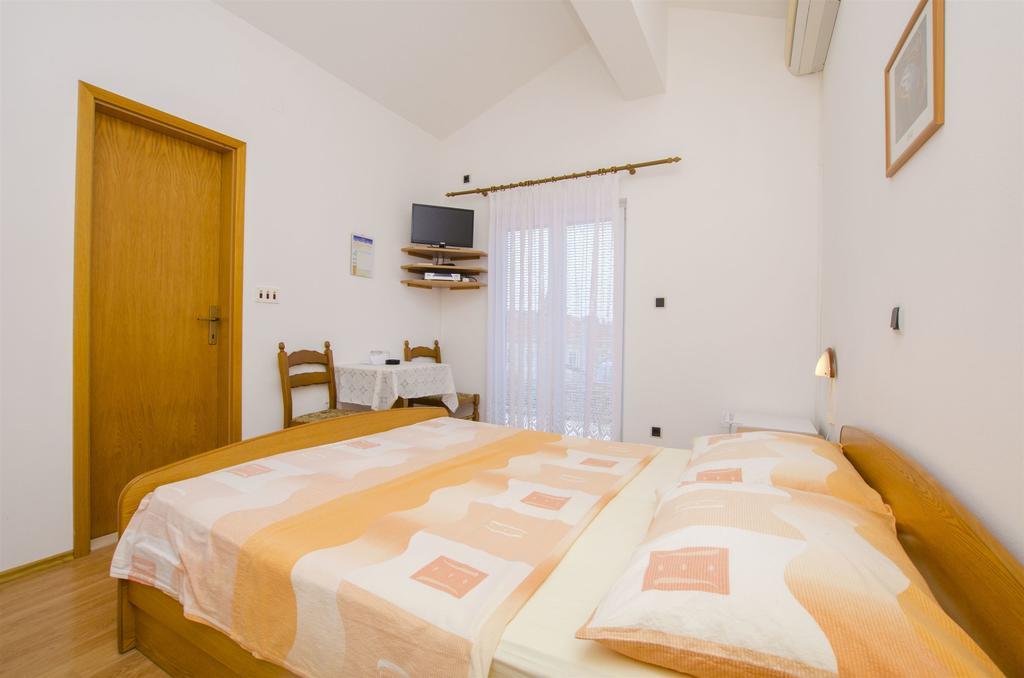Apartments And Rooms Iva トロギール エクステリア 写真