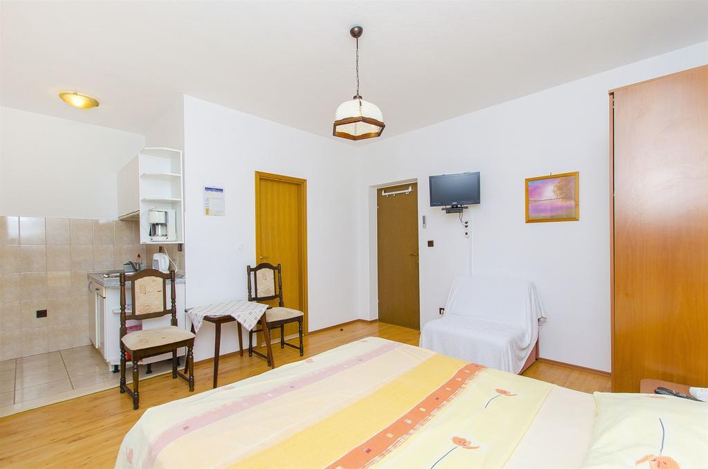 Apartments And Rooms Iva トロギール エクステリア 写真