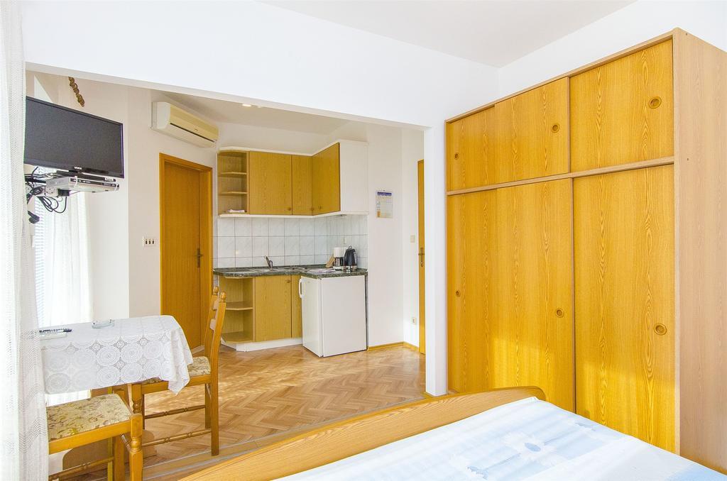 Apartments And Rooms Iva トロギール エクステリア 写真