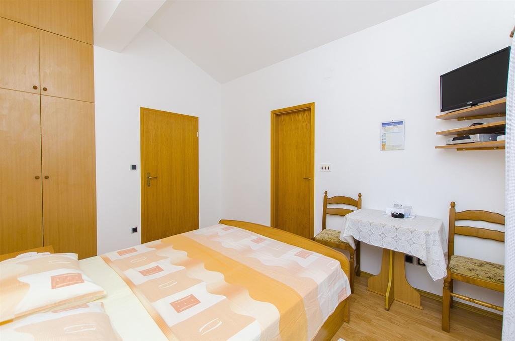 Apartments And Rooms Iva トロギール エクステリア 写真