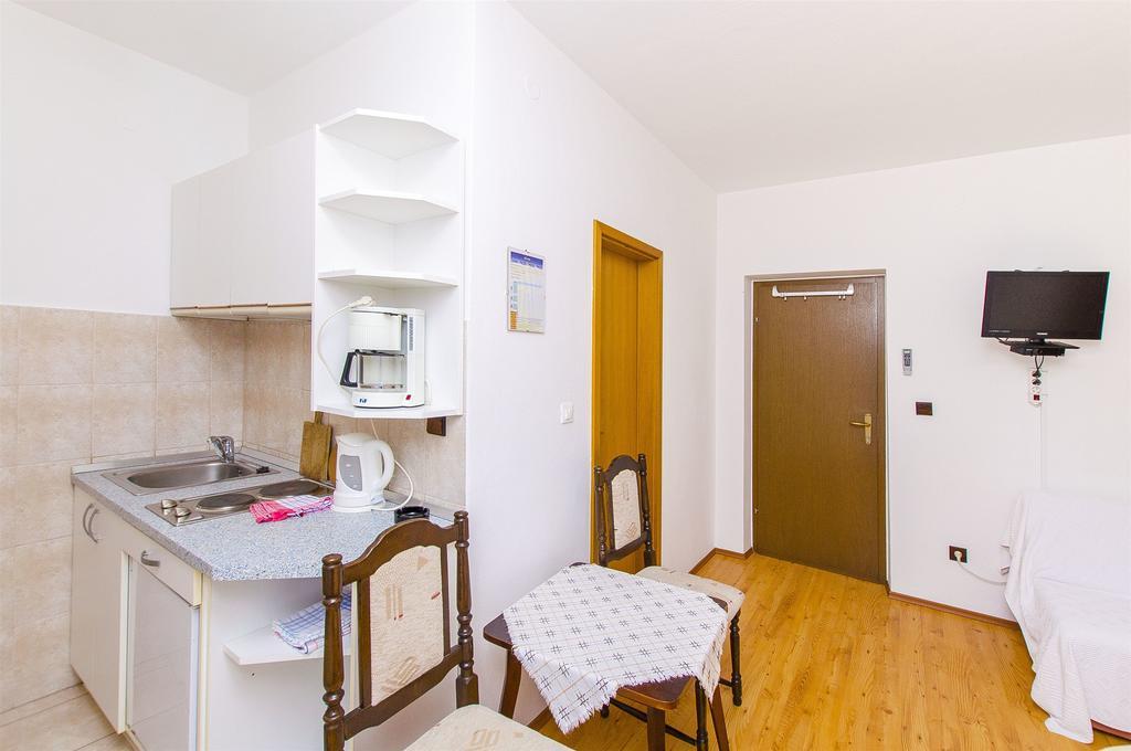 Apartments And Rooms Iva トロギール エクステリア 写真
