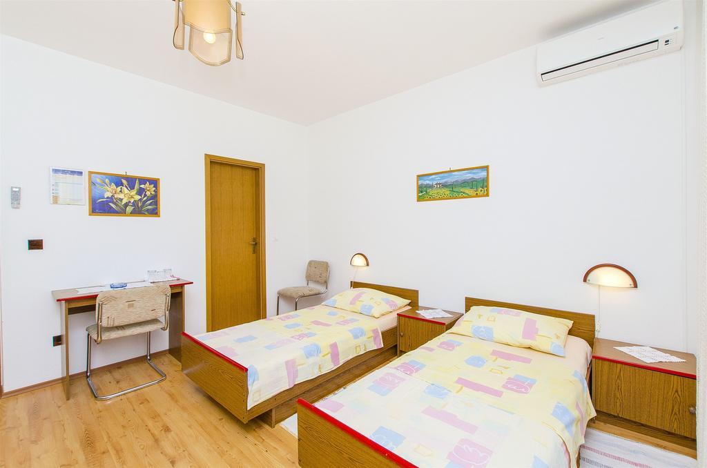 Apartments And Rooms Iva トロギール エクステリア 写真
