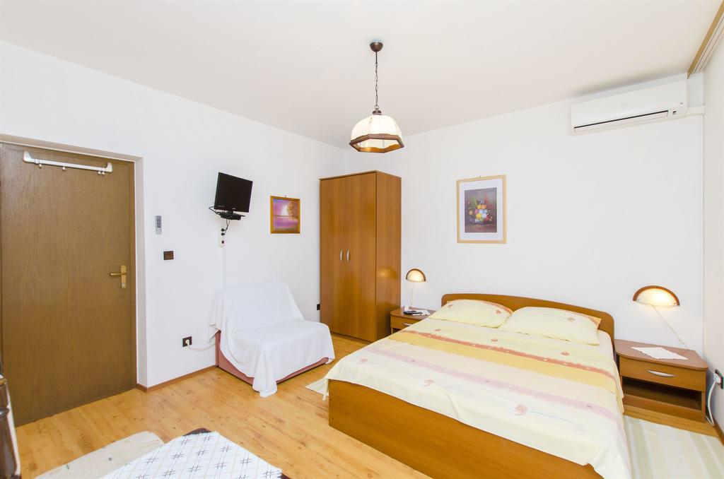 Apartments And Rooms Iva トロギール エクステリア 写真